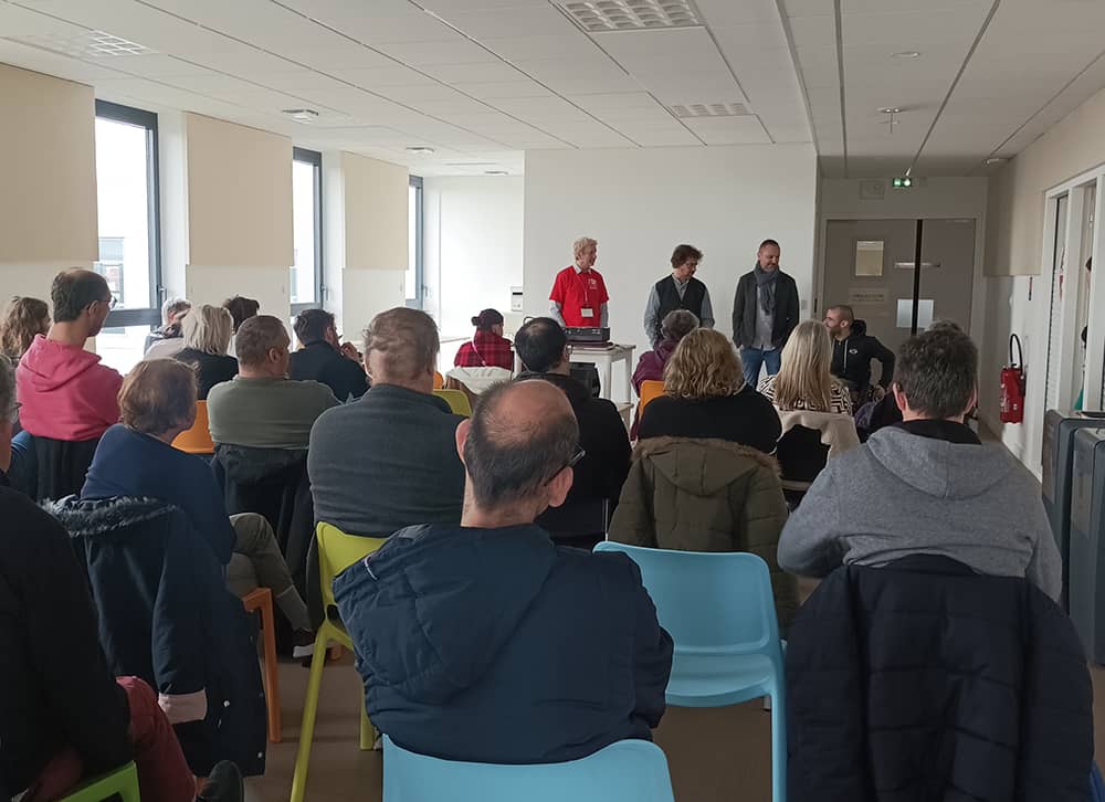 Photo des participants à l'échange après la projection