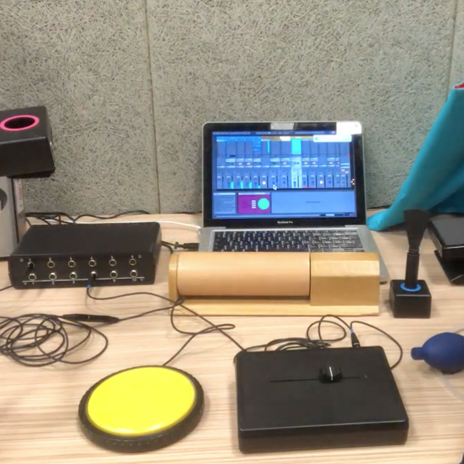 photo de capteurs branchés sur un ordinateur portable